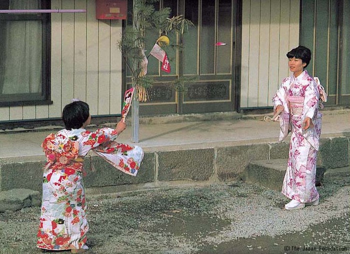 Hanetsuki – trò chơi đánh cầu truyền thống Nhật Bản